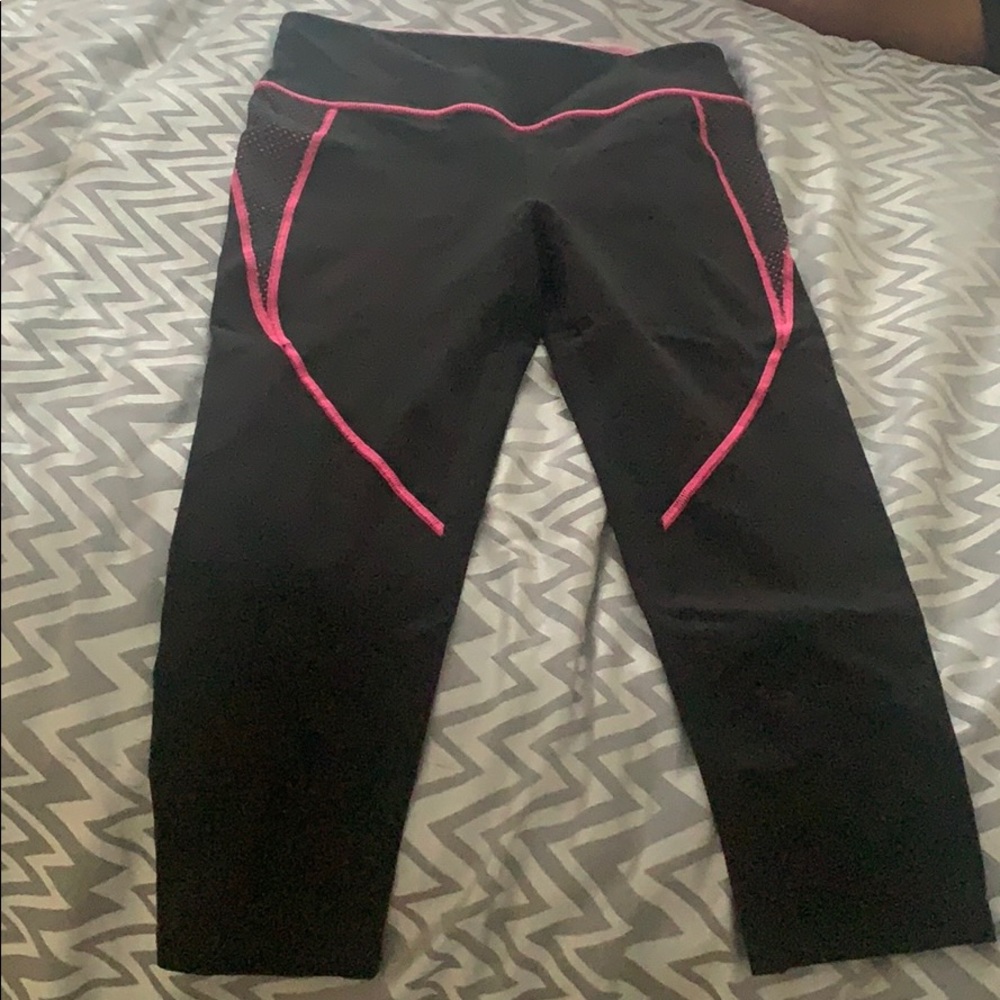 Black yoga leggings